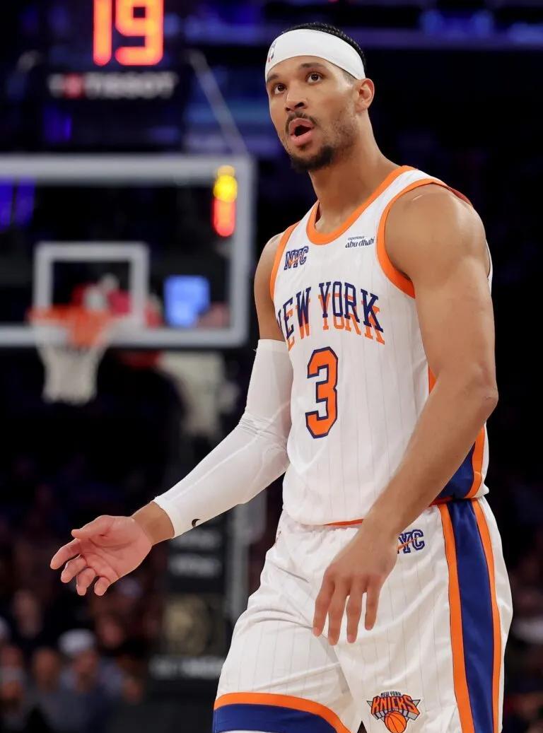 纽约尼克斯队宣布， 球队后卫乔什·哈特已接受右手无名指手术。
据尼克斯队介绍，这