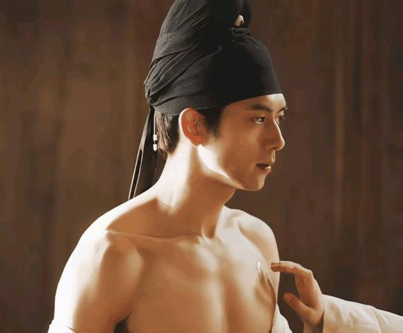 天呐……李现这肌肉线条也太完美了吧[送心]