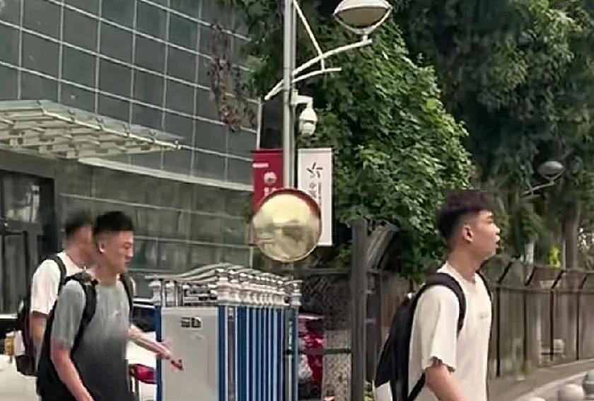 辽宁男篮比赛来了！辽宁男篮很多新面孔随队出战！
辽宁男篮目前已经抵达阜新，准备今