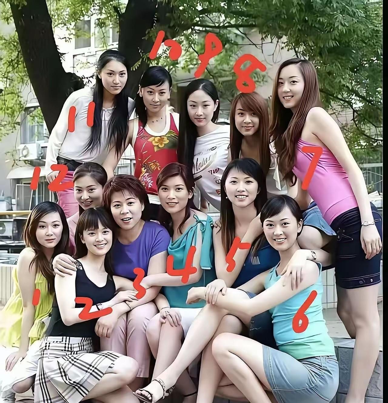 班级里的所有女生，不是西施，赛过西施啊！想从里面找到校花，都很纠结。
人都说，面