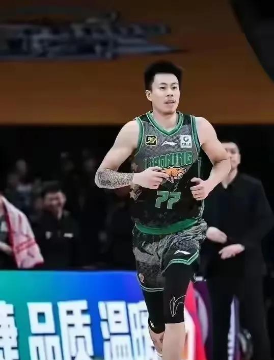【广厦男篮现状简析】
1. 核心阵容调整：孙铭徽、胡金秋、小外援布朗集体轮休，二