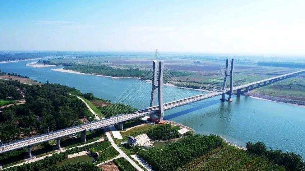 45亿人次背后的十年飞跃！中国铁路用“速度与温度”改写出行史