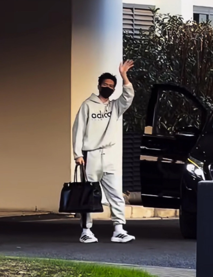 李现变成阳光大男孩，怎么看都帅气。李现怎么不会变的，这么久了还是这样阳光帅气，还