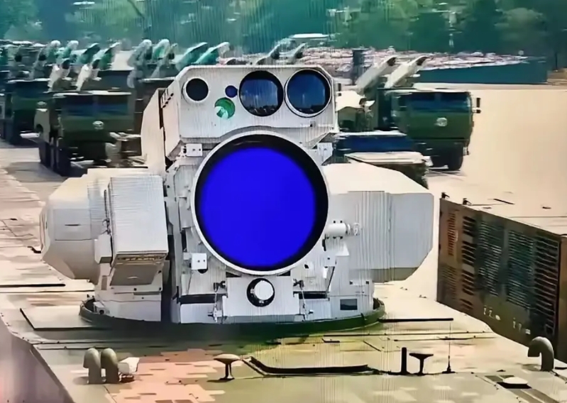 激光武器会被镜子破解反射吗？
中国大阅兵展示了新型激光防护武器！
国外却有专家称