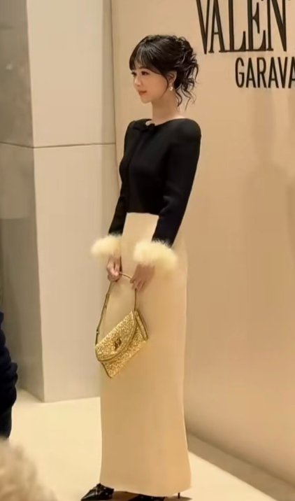 杨紫活动造型，简约温柔风，这身你们觉得怎么样？ ​​​