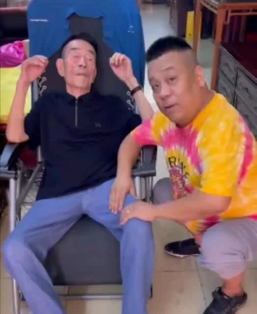 杨派相声宗师杨议宣布将虎豹兄弟逐出师门！
虎豹兄弟被清门是意料之中的事，这两个