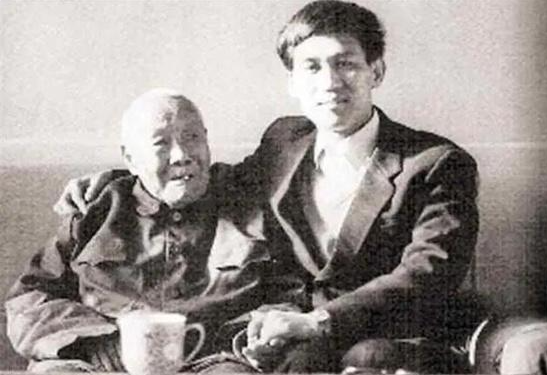 一天，婉容把太监孙耀庭叫来闺房：“伺候我洗澡！”她刚脱下衣衫，孙耀庭突然低头：“