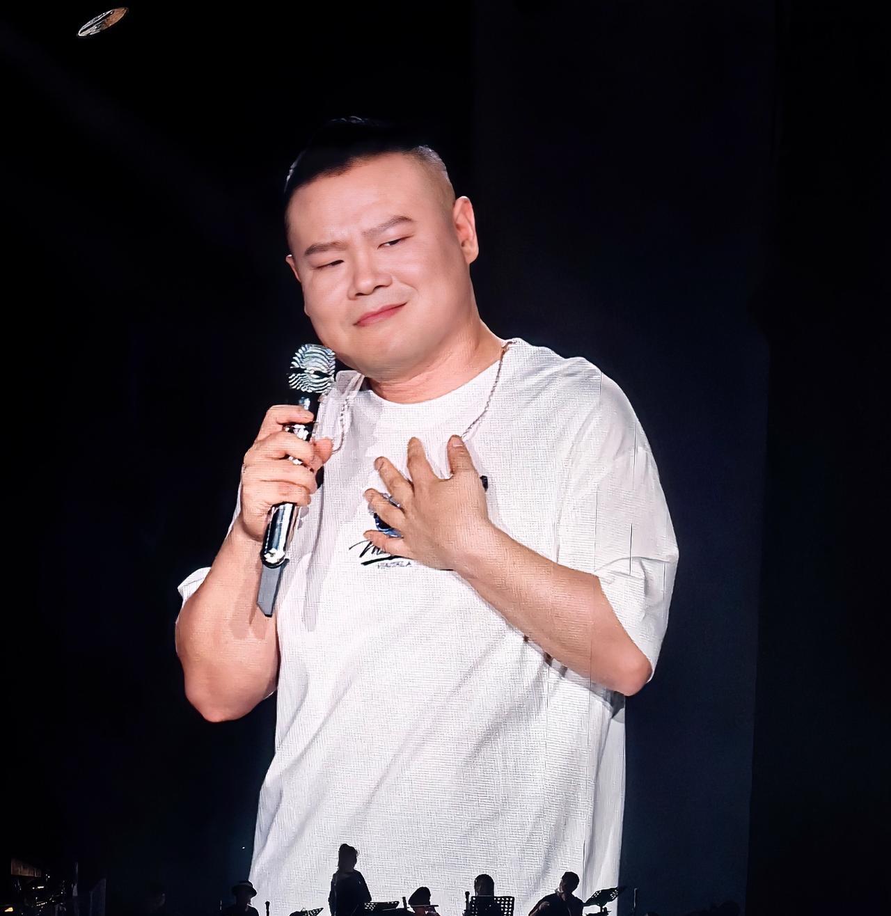 终于搞明白了！
为什么岳云鹏开演唱会这么多人愿意看了，
不是因为他唱的有多好，歌