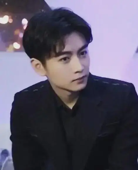 目前娱乐圈男演员是不是就陈晓和杨洋最帅了？