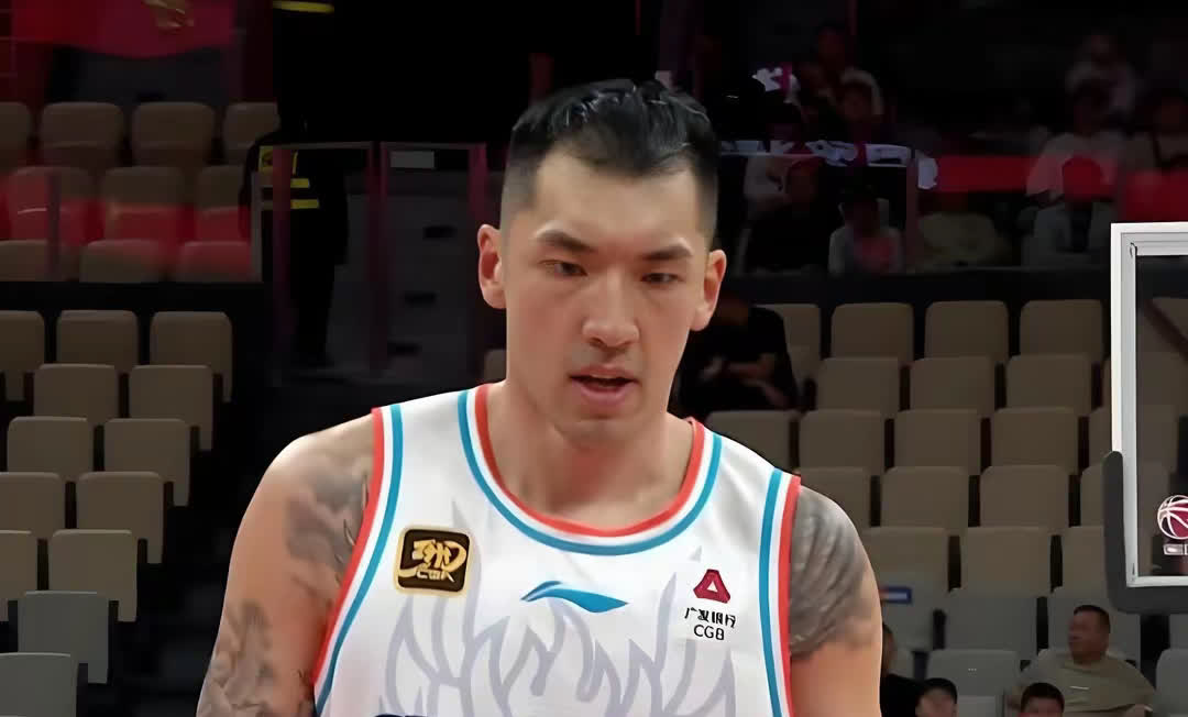 山东被北控双杀，惨遭淘汰！球迷们为一位球员鸣不平，前主帅丁伟早已做出预言。
山