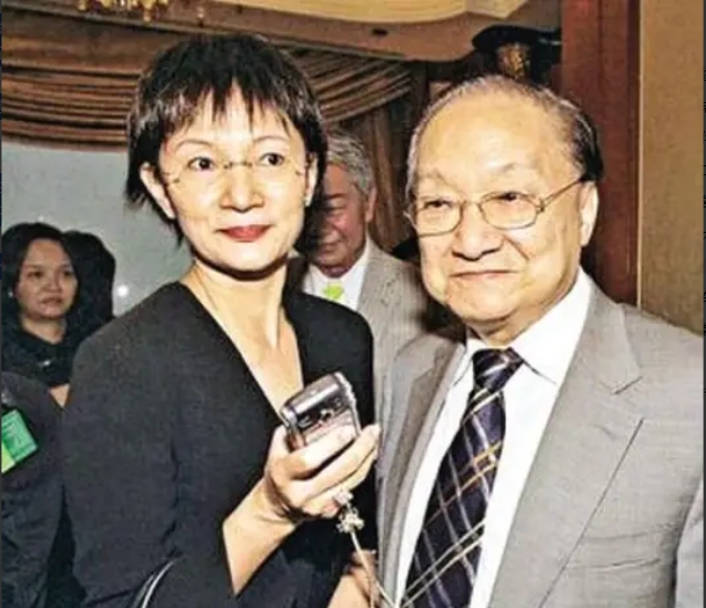 1976年，52岁的金庸出轨23岁的林乐怡后，便提出离婚，妻子平静地说：“离婚可