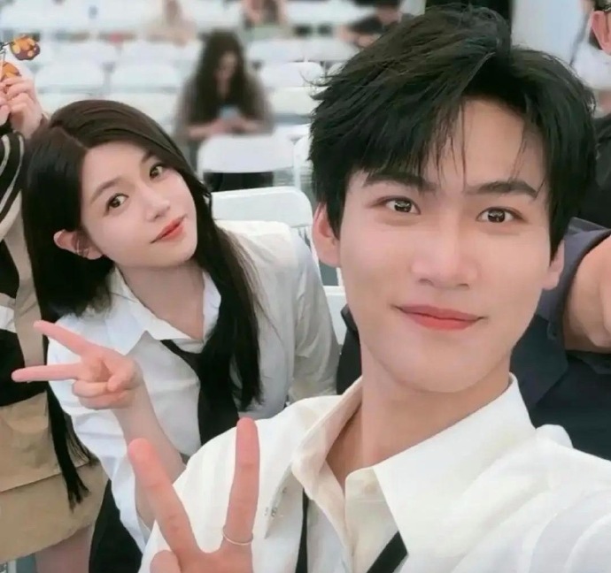 陈妍希被曝大学长得像洋娃娃，当看到学生照后，网友：理解陈晓了 ​​​