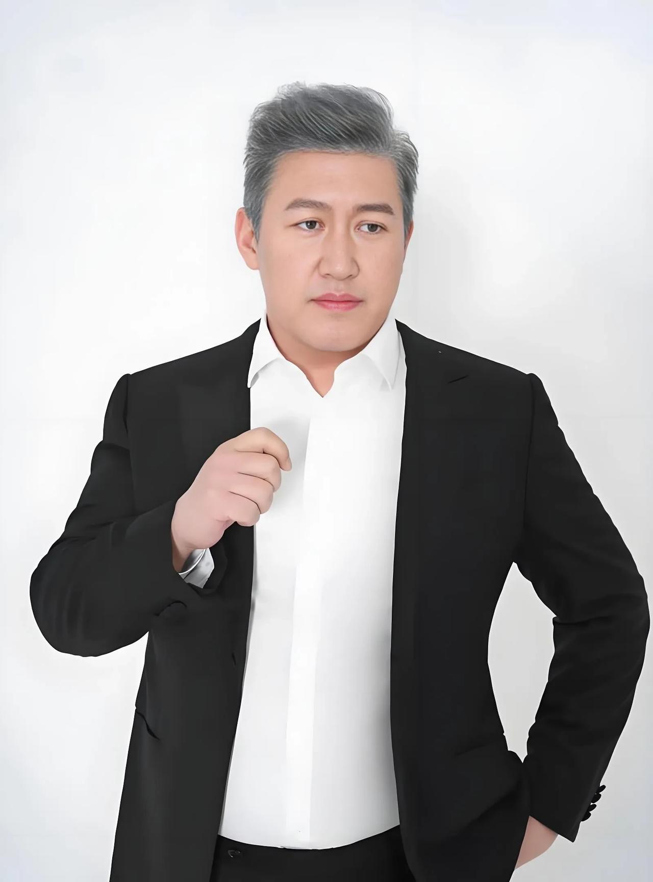 赵龙豪，
实在不行你就退圈吧，
倒不是说你演技不行啊，而是你这张脸实在演不了老实