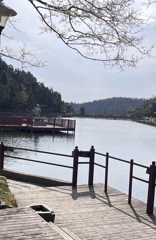 我和男朋友同龄，学历相当，我月入4000，他月入1万。他老家在四线城市，父母做生
