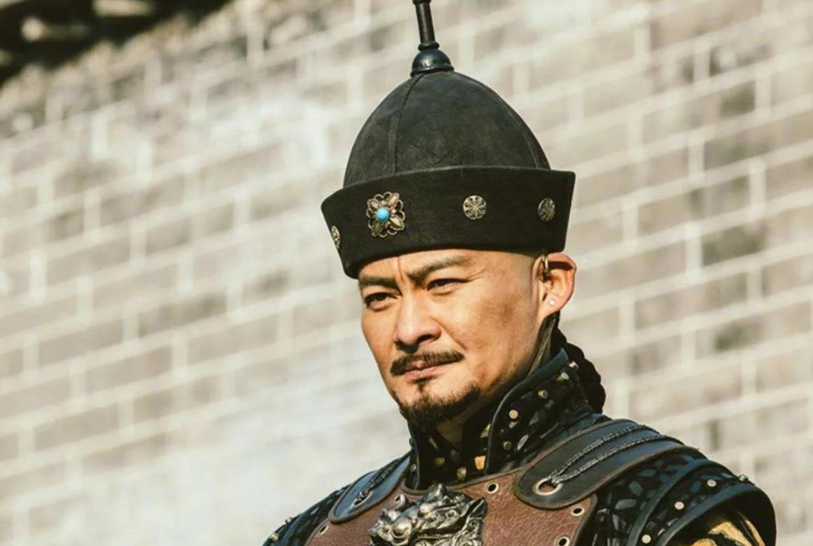 明朝万历年间，皇帝梦见一人脚踏北斗七星，将他踢下龙床。



梦境惊醒万历皇帝朱