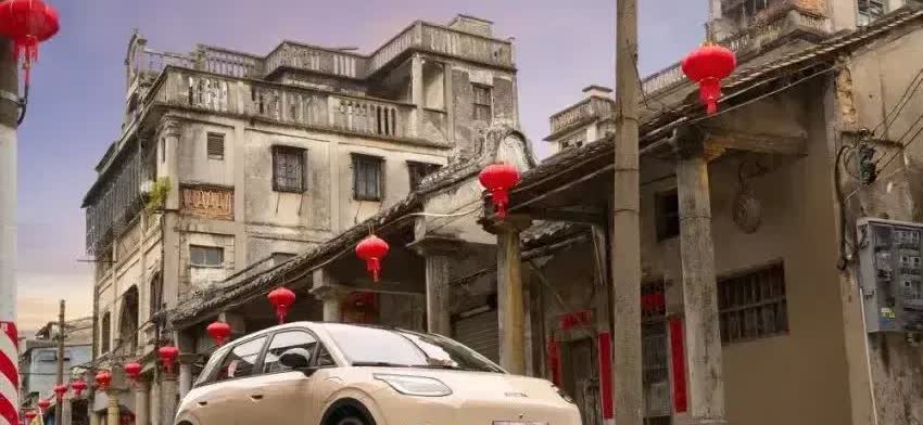 老铁们，车圈又双叒叕“杀疯”了！原本比亚迪海豚在10万级新能源领域那可是稳坐钓鱼