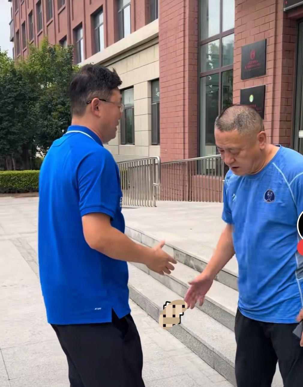 中国足球当年赫赫有名的两个人物，一个是孙继海，一个是马明宇，物是人非，都有点老了