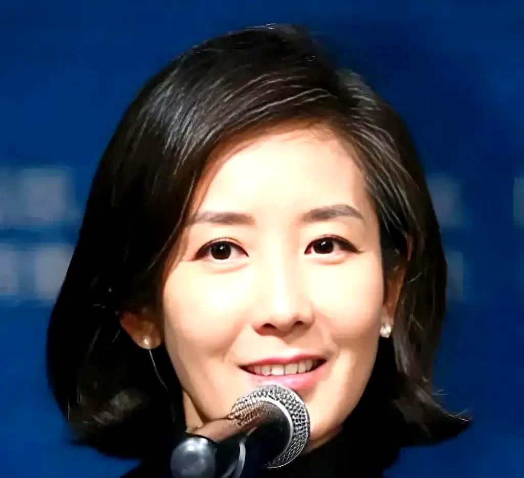 不出意外的话，罗卿瑗很可能会成为韩国下一任总统，李在明似乎没什么机会了。

