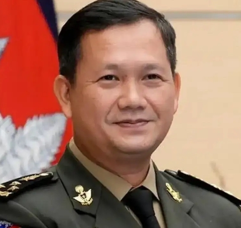 实发！泰国柬埔寨双方突然交火，泰国出动了F16战机，柬埔寨使用了多管火箭炮，导致