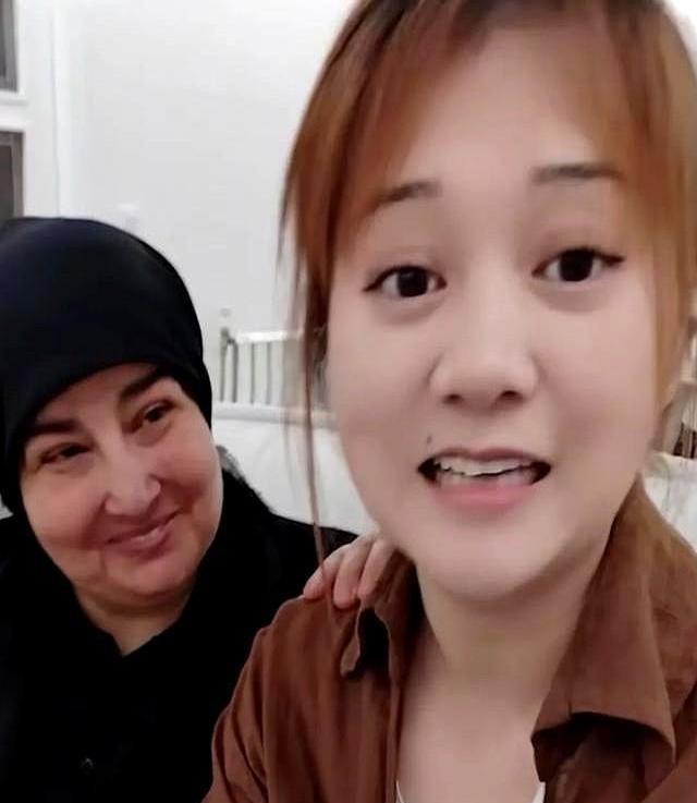 中外网红夫妻埃尼斯家的瓜越扒越有料！

谁能想到，坐拥千万粉丝的埃尼斯一家，剧情