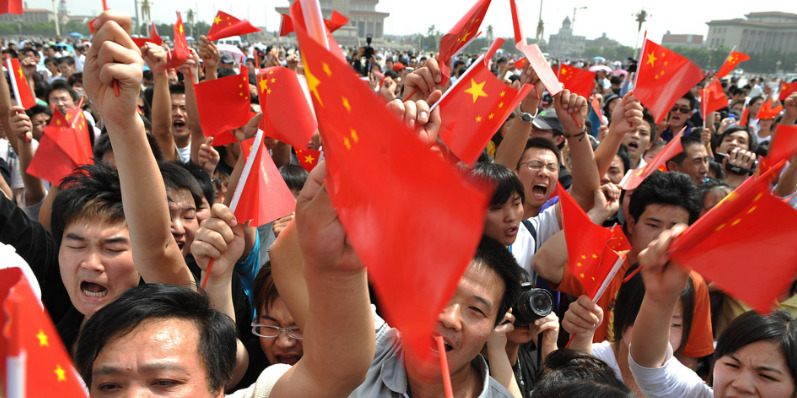 中国为啥支持跟美国硬刚











震惊！中国百姓居然支持对美强硬，德