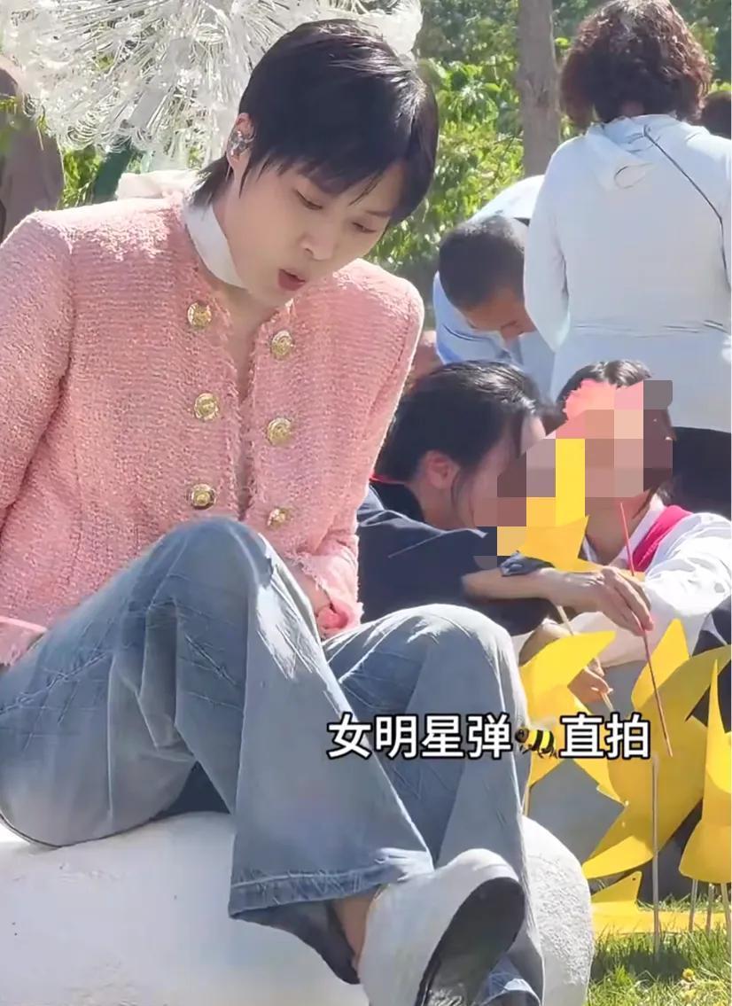 李宇春央视五一晚会录制路透曝光，粉色穿搭引热议
五一小长假开启，央视五一晚会火热