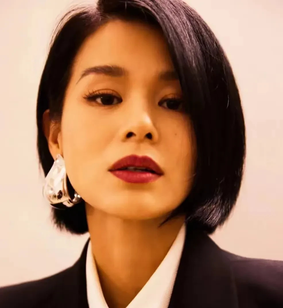 郭晶晶坚持不冠夫姓











你有没有想过，一个女人，嫁入豪门，却不