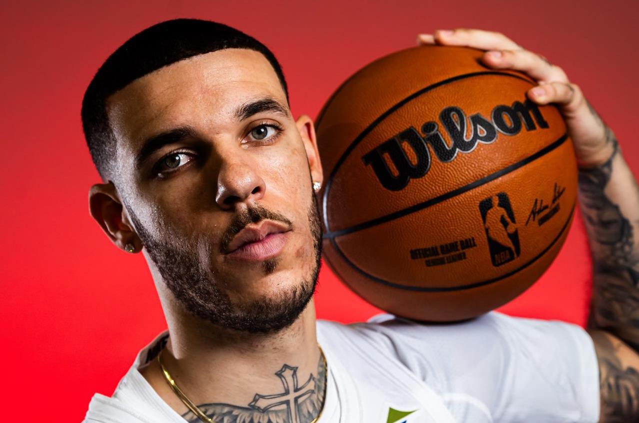 他可能真的打不了NBA了！
当年以榜眼的身份进入NBA，1.98米的身高，有着良