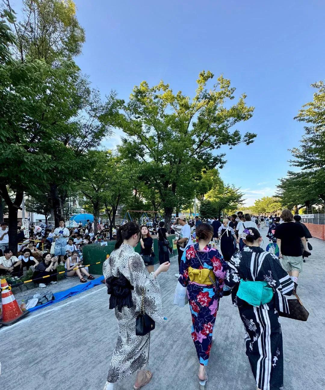 有网友问，作为中国人，你们认为日本要怎样道歉，才能得到大家的原谅呢？
其实，这个