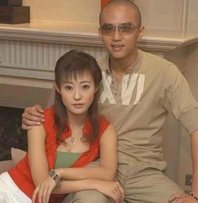 我似乎理解邓超与郝蕾分手的原因了
并非郝蕾不够漂亮
也不是郝蕾为艺术献身了，而是