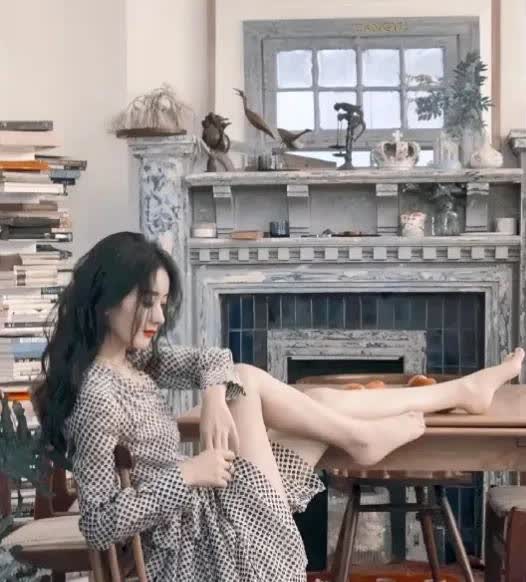 赵丽颖美腿诱人戳这里👉🏻快来看看你能抽到什么签文吧~