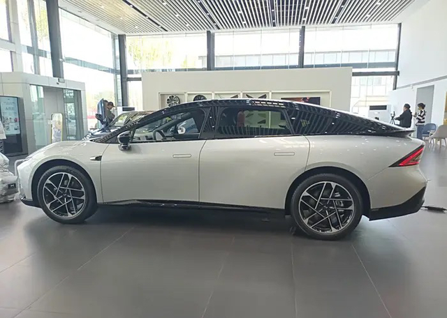 我更看好小鹏P7+
我更看好起售价18万的小鹏p7+，原因有以下几点，第一，买车