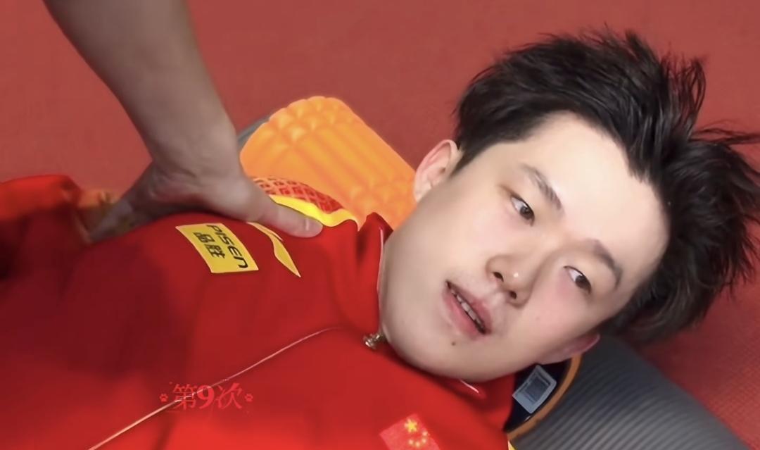 没注意，头哥竟然有美人尖。
头哥这个照片能很明显的看出来，额头有一个非常标准的美
