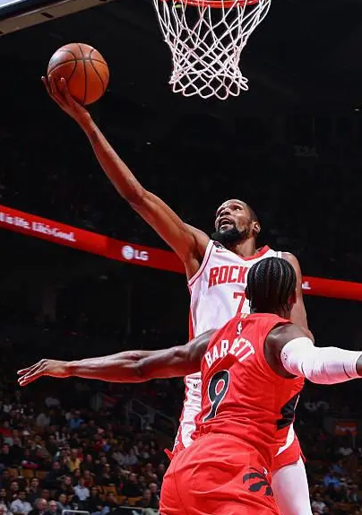 开赛四场以来，火箭队场均命中28.3次罚球，高居联盟榜首，同时罚球命中率（81.