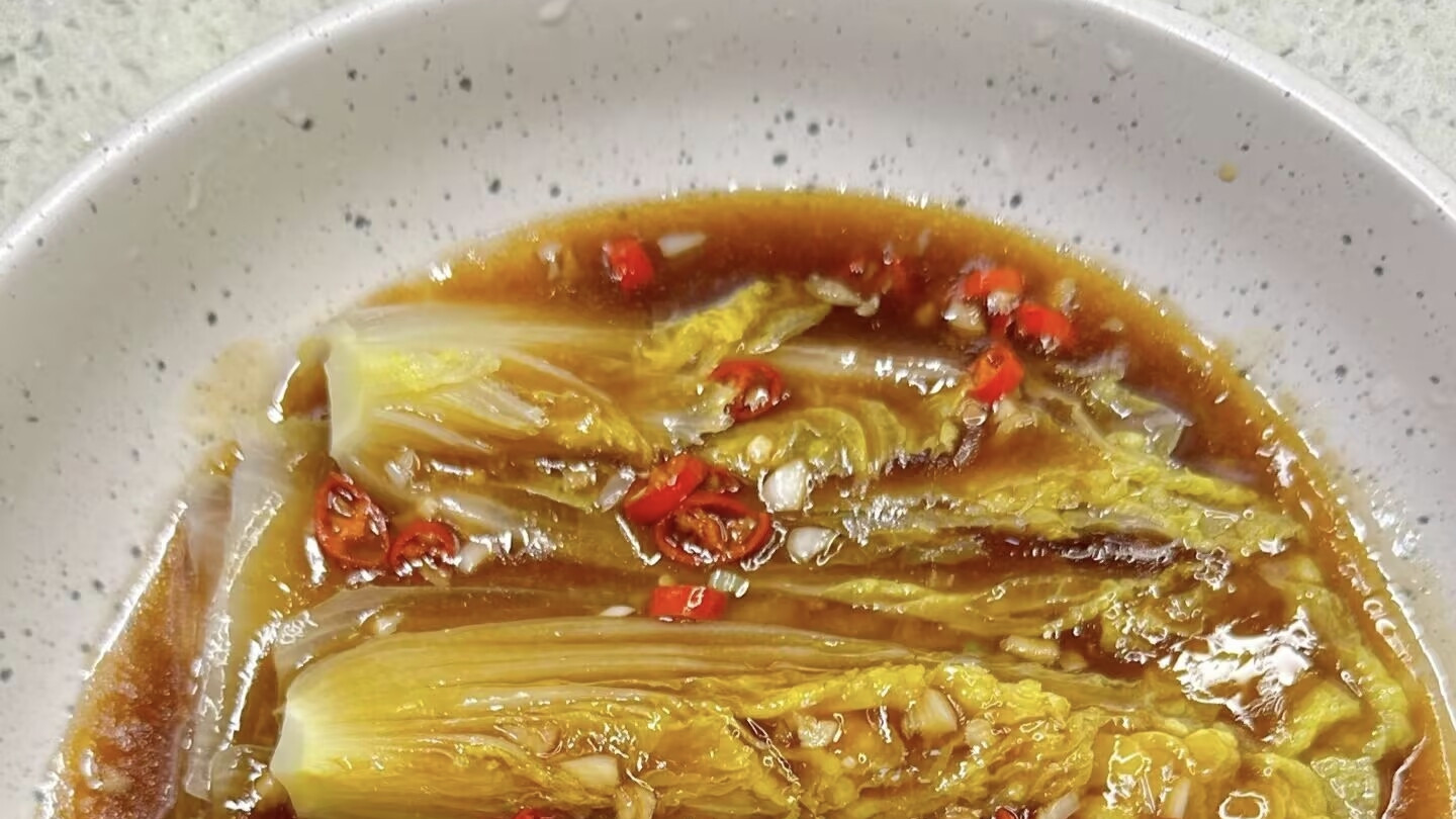 汤汁拌饭绝了，娃娃菜这样做也太香了，究竟是啥做法？