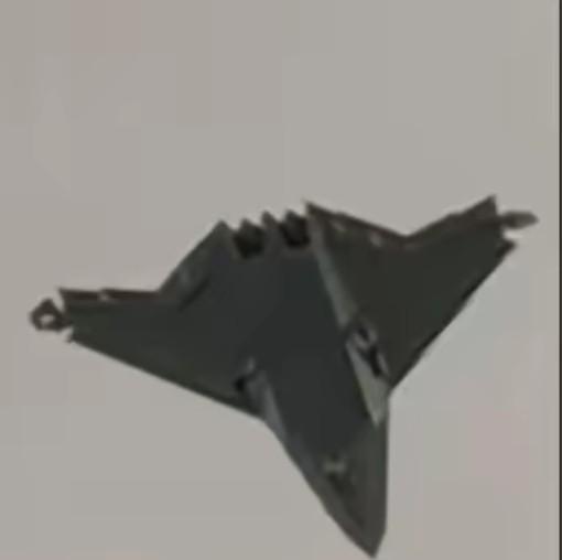 歼-50空速管已经拆除看来离服役越来越近了。