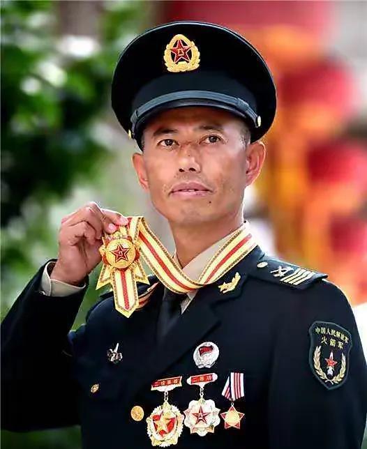 2016年，火箭军进行导弹实战演习时，一士兵感觉到了异常立马大喊道：“声音不对劲