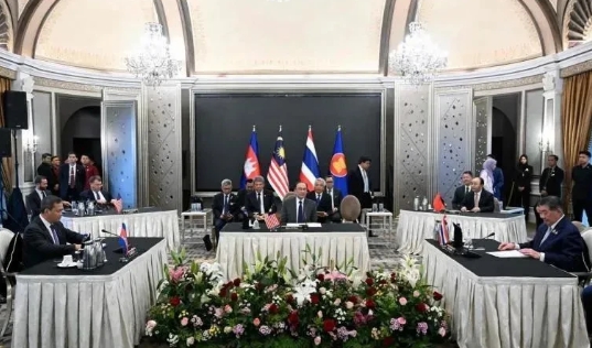泰柬达成停火协议，真正引人注目的却是会场座次安排
 7月28日下午，泰国与柬埔寨