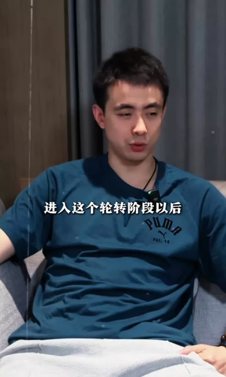 赵继伟自曝：辽篮幕后大哥竟是二哥！
在最新采访中，赵继伟深情回忆，刚进辽宁队时