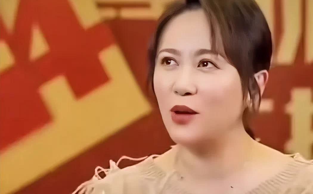 喜剧演员马丽说：“有一天我和艾伦参加一个活动，然后他突然趴在我耳边跟我说：我发现