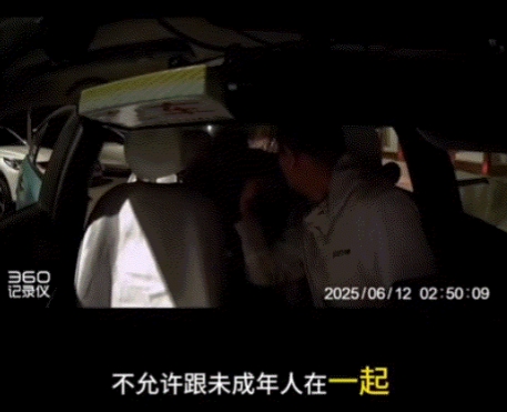 太坏了！一名外国男子深夜带一名中国女孩坐出租车，但上车后细心司机大哥发现，女孩看