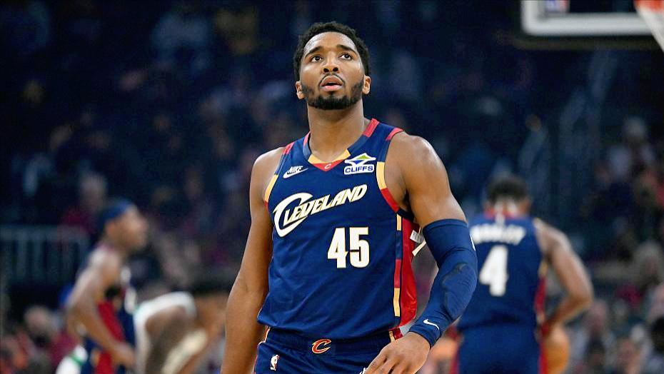 米切尔30+都带不动！骑士从64胜到东部第八，问题出在哪