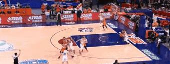 #cba# 世纪难题啊，周琦发球失误瞬间再现啊。
面对大概率拿下的比赛，最后时刻
