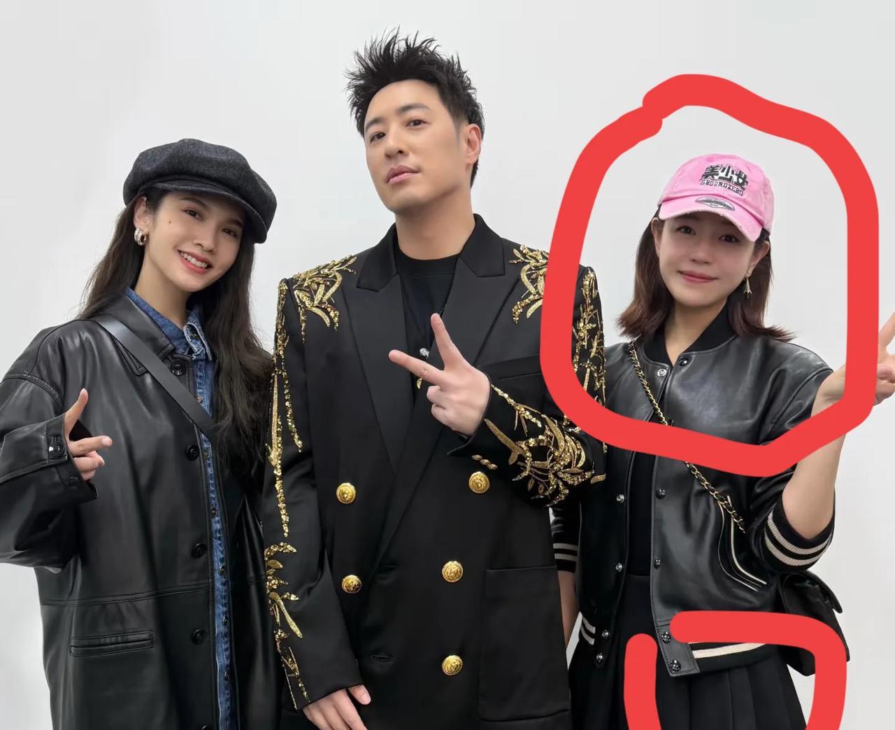潘玮柏减肥20斤，
最开心的人，不是潘玮柏本人，也不是他的名媛老婆，而是
他的好