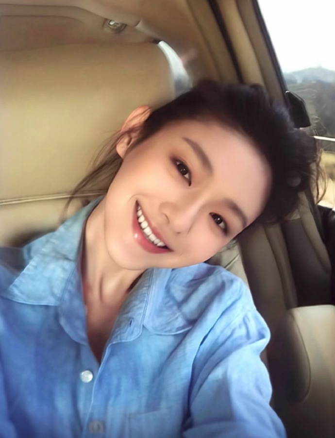 大S去世整整一周年了吗，完全没有实感，她和小s早期节目切片每次刷到都会停下来看完