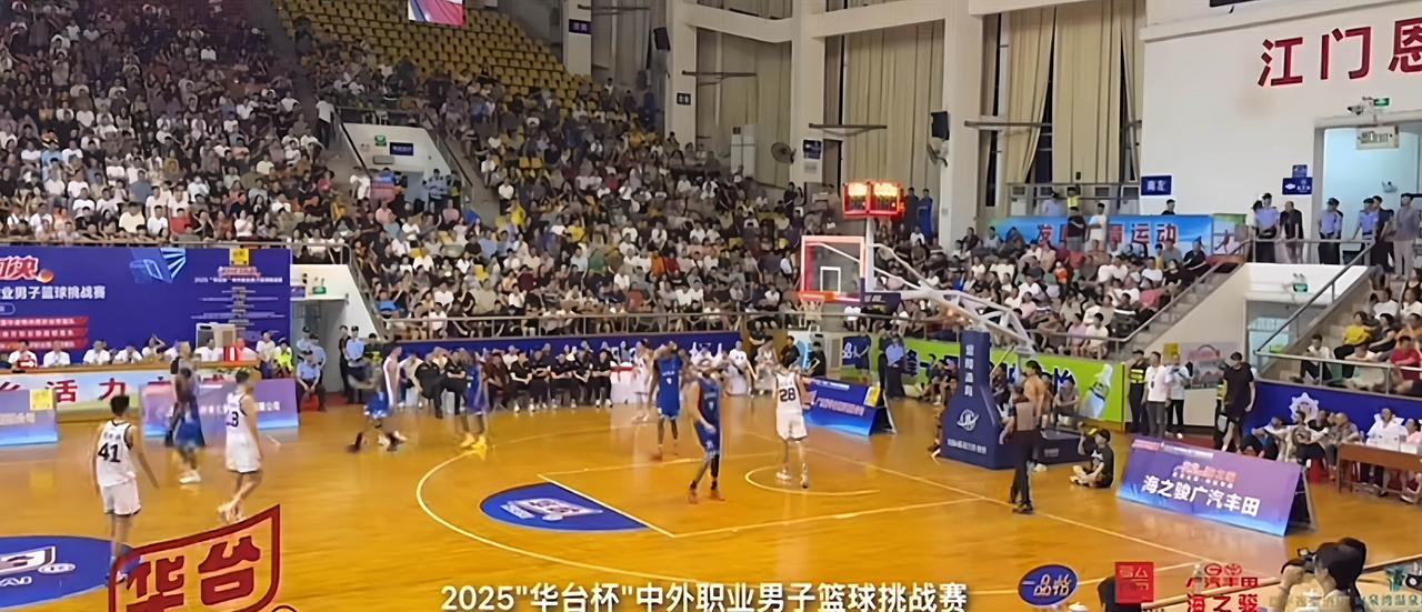 广东全运男篮对阵华盛顿战鹰的上半场结束了，40比35，广东队暂时领先5分！
快节