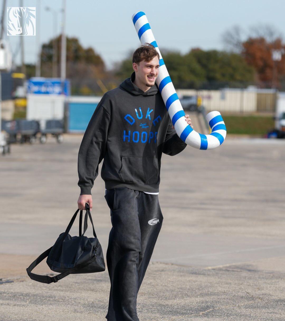 #NBA# 12月21日NBA早报及热点新闻！
   1.雄鹿积极兜售库兹马和波