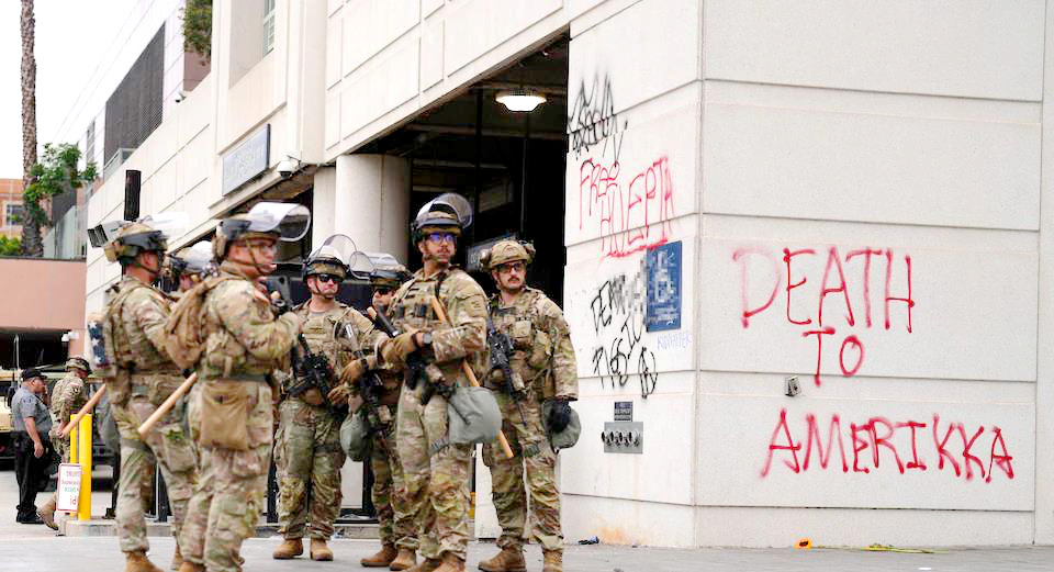国民警卫队带棍子巡逻洛杉矶











---










