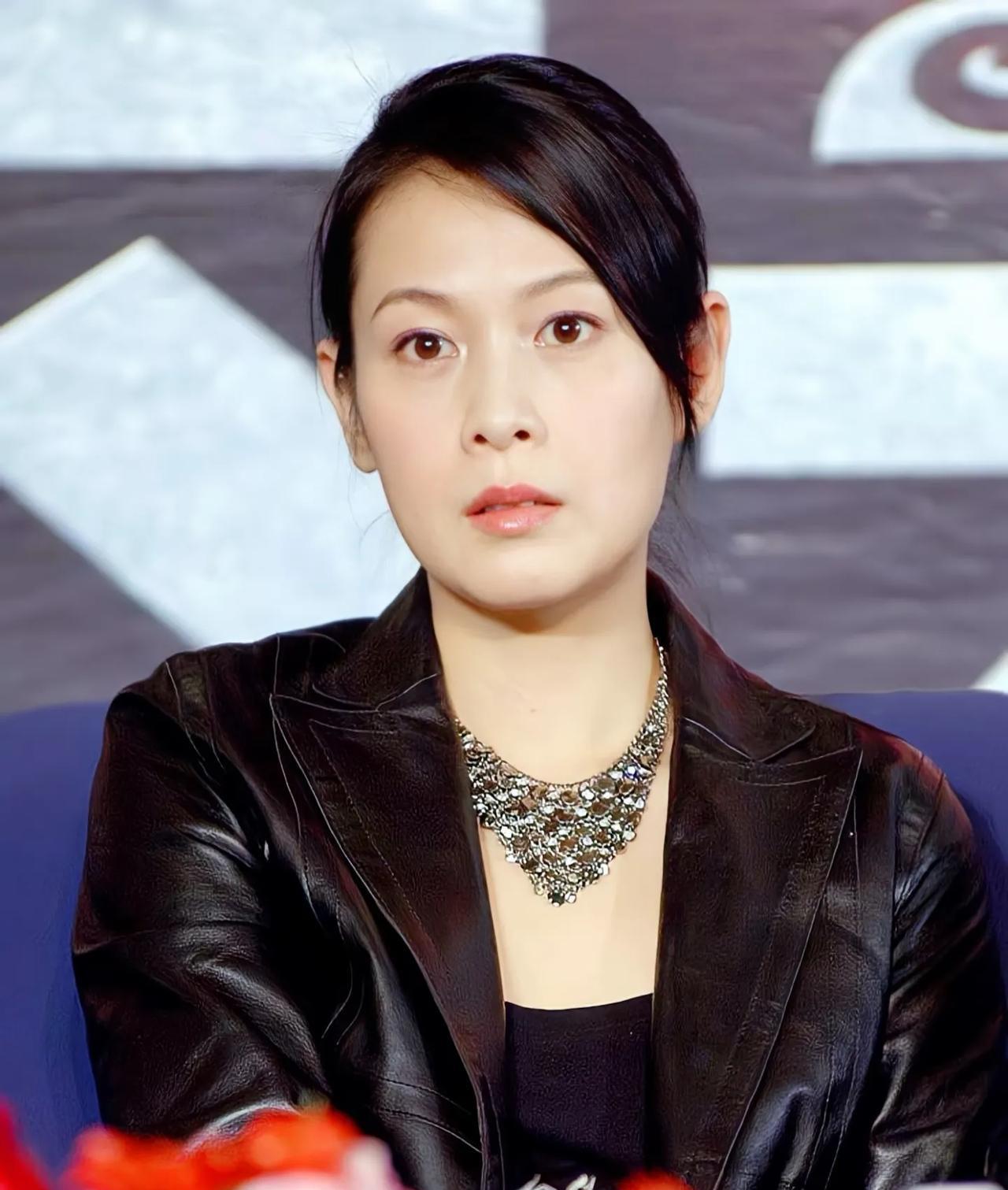 姐妹抢唱事件，刘若英出来道歉了
看了她的道歉信
我突然有种想哭的冲动
小时候家里
