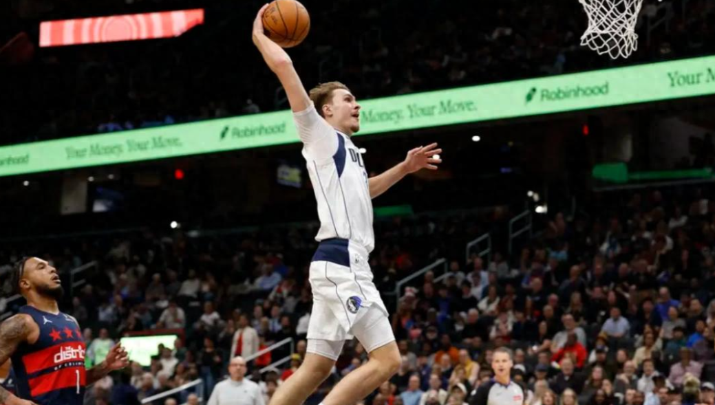 NBA常规赛继续开打，独行侠客场挑战奇才。最终经过四节较量，独行侠111-105